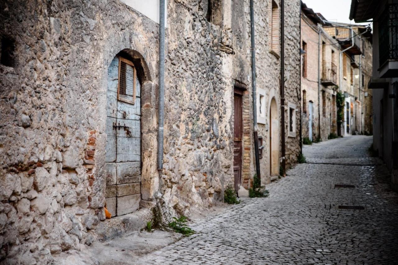 Lavistadeisogni Antica Челано Екстериор снимка